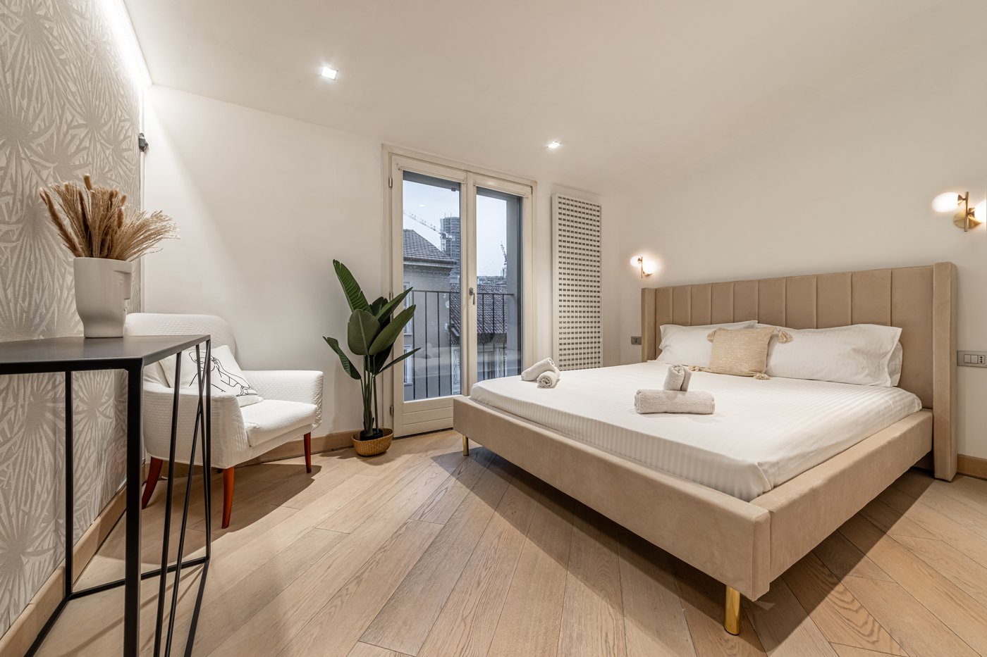 Via Fara, Milano — la camera da letto dopo l'intervento di home staging