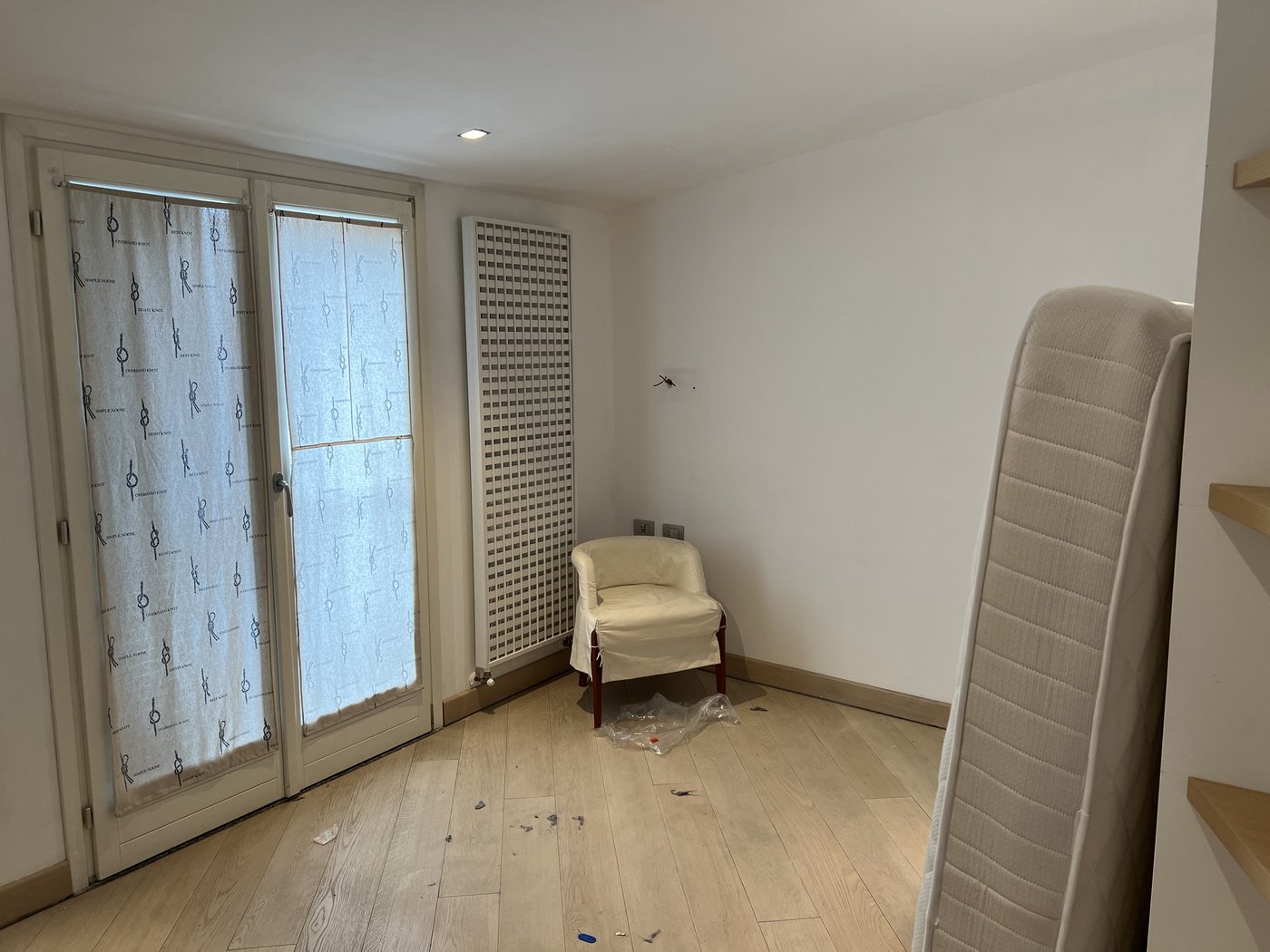 Via Fara, Milano — la camera da letto prima dell'intervento di home staging